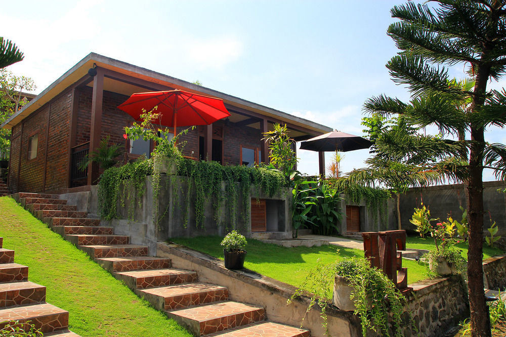 Arton Resort & Beach Club Pulukan Exterior photo