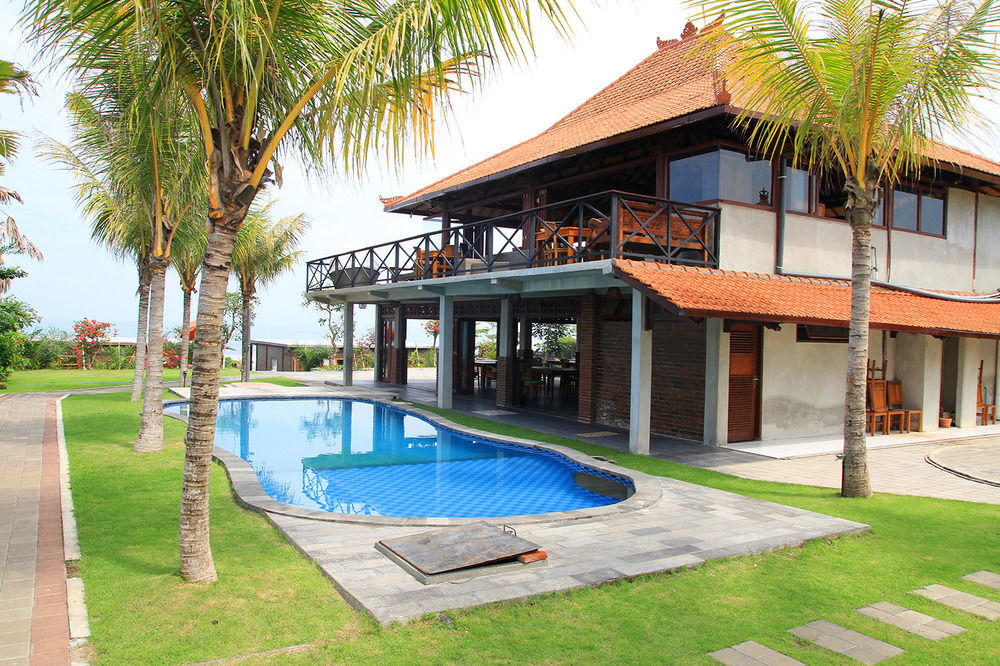 Arton Resort & Beach Club Pulukan Exterior photo