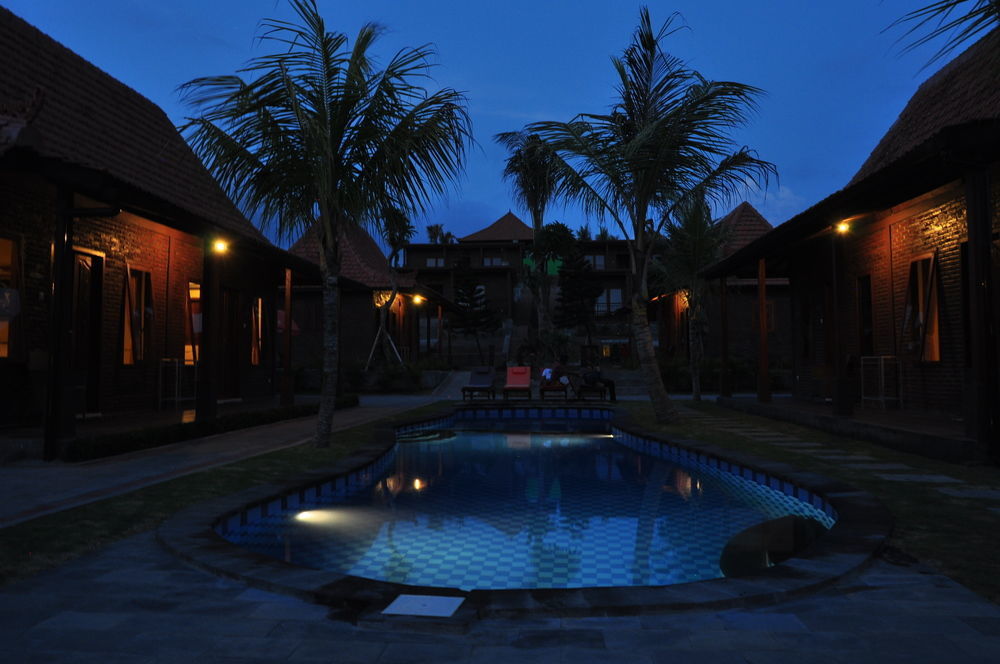 Arton Resort & Beach Club Pulukan Exterior photo
