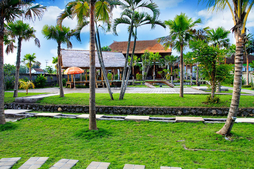 Arton Resort & Beach Club Pulukan Exterior photo
