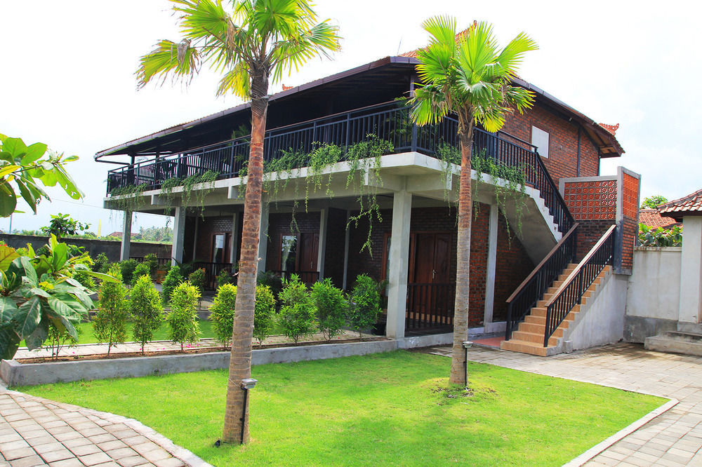 Arton Resort & Beach Club Pulukan Exterior photo