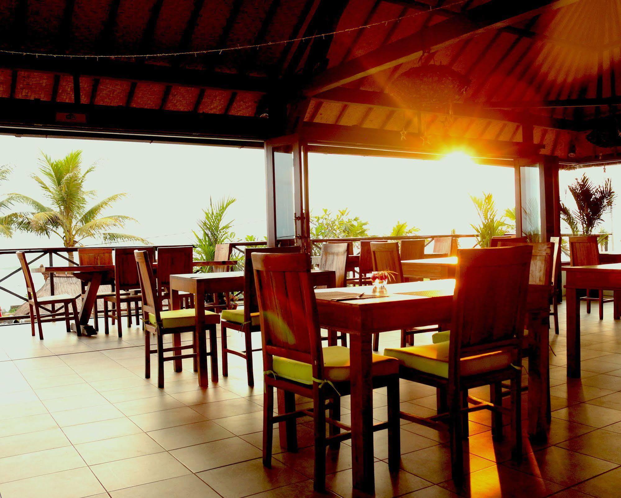 Arton Resort & Beach Club Pulukan Exterior photo