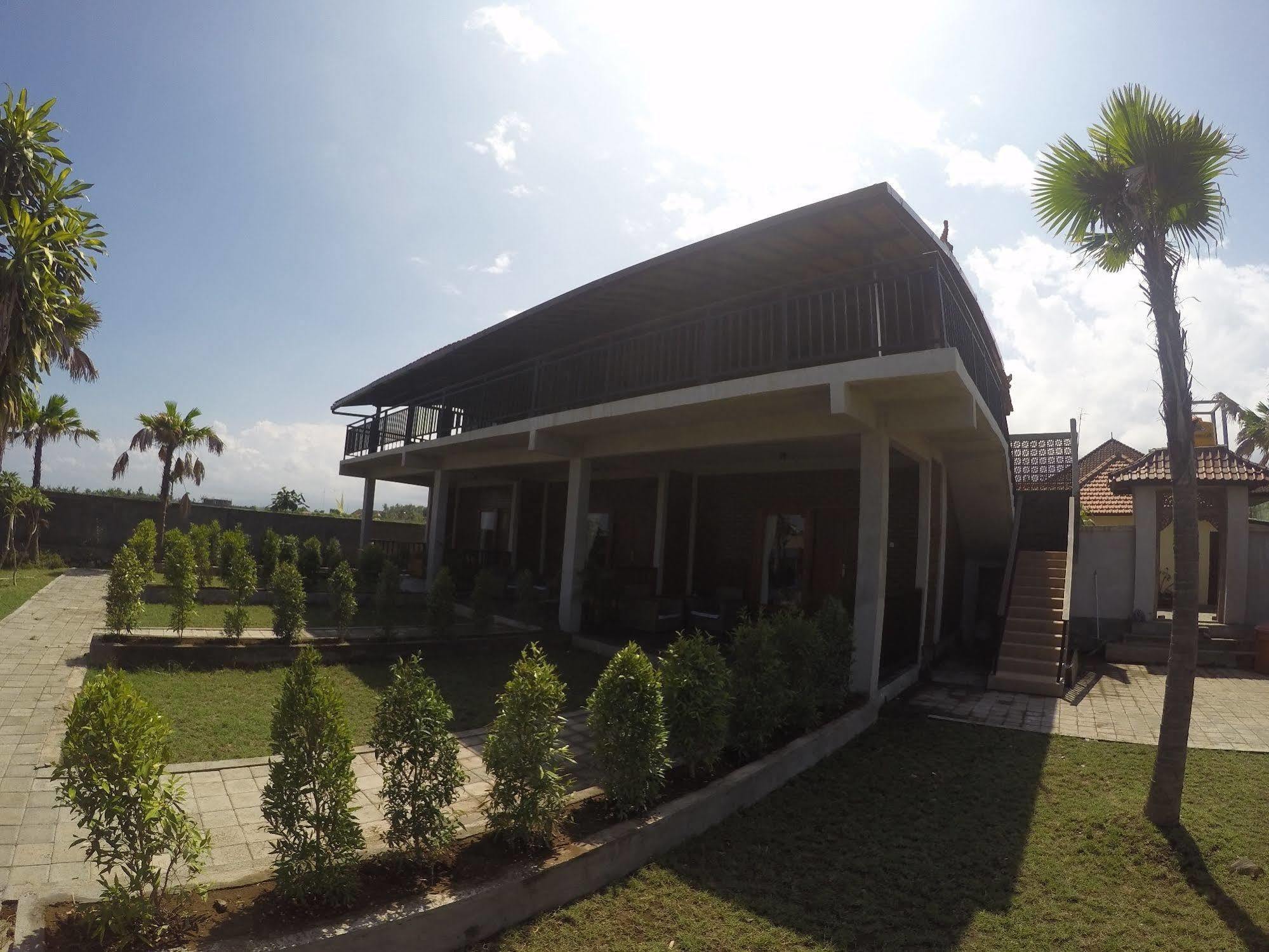Arton Resort & Beach Club Pulukan Exterior photo