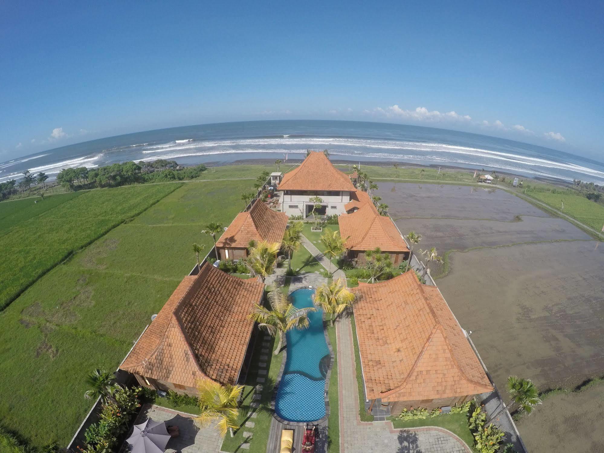 Arton Resort & Beach Club Pulukan Exterior photo