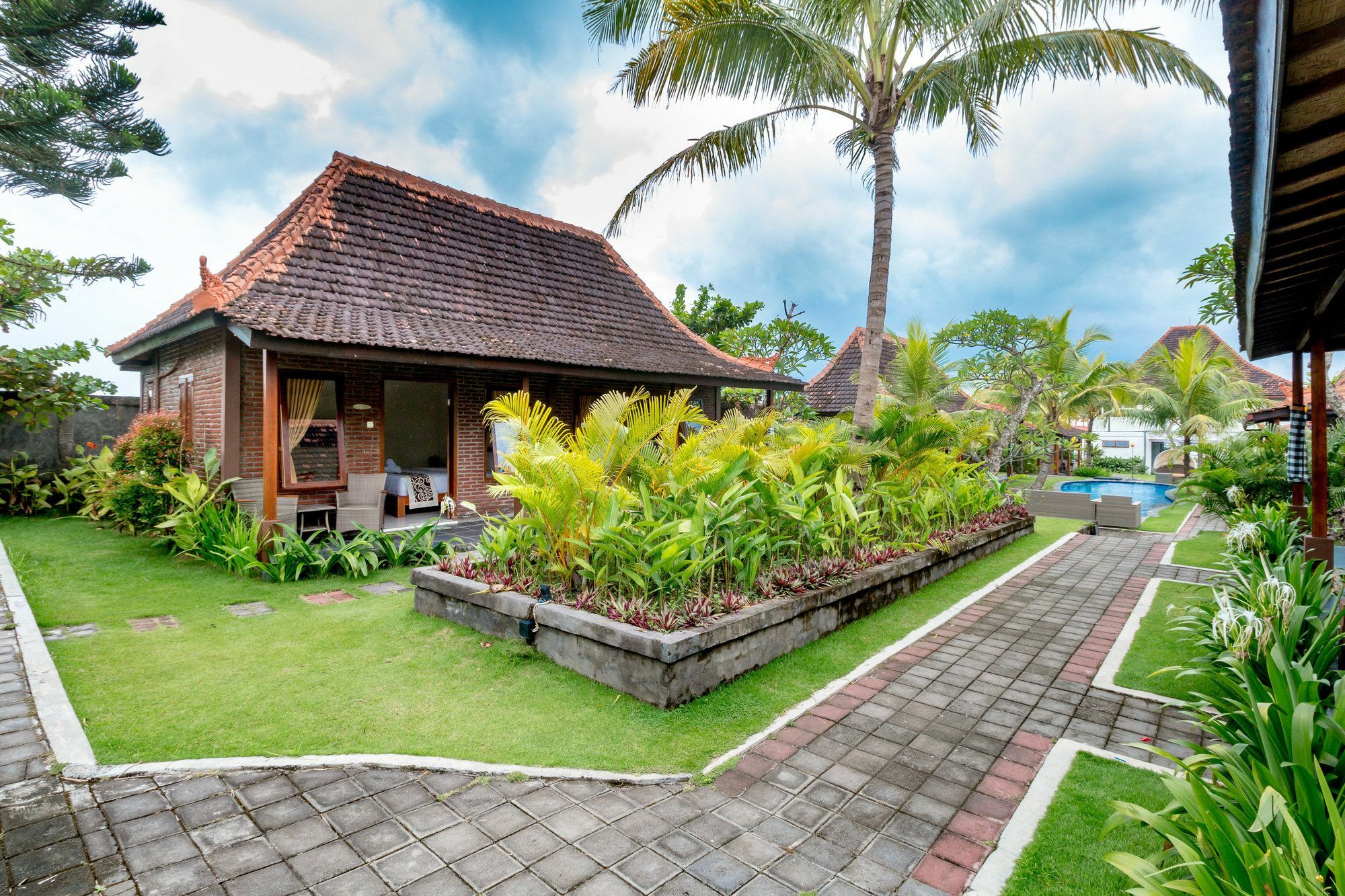 Arton Resort & Beach Club Pulukan Exterior photo